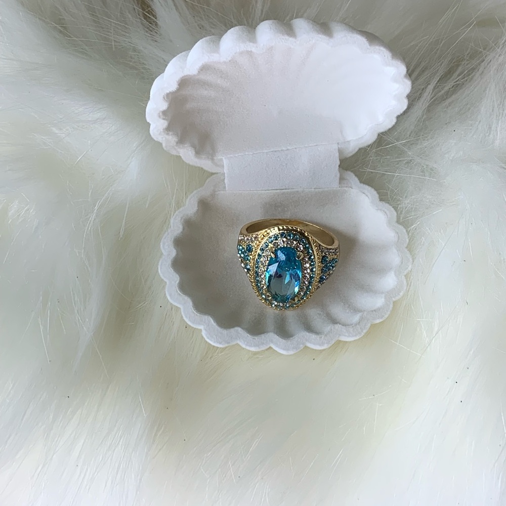 Aesthetic gold gem ring